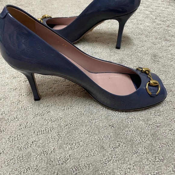 Gucci 39 Navy Patent with little logos. - Picture 4 of 7